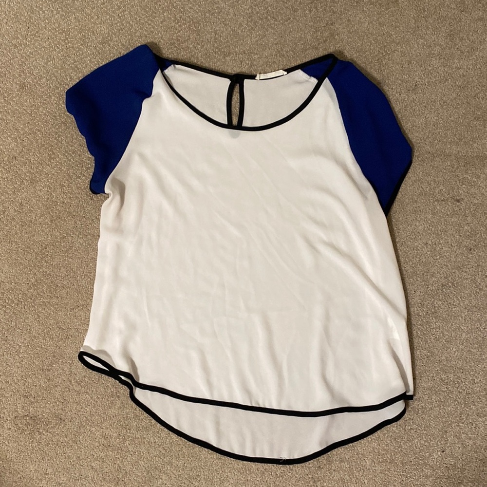 Blue and white flowy t-shirt blouse